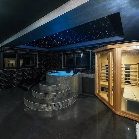 Luxury Villa, Pool, Sauna, Jacuzzi 別荘 *
