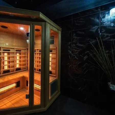Luxury Villa, Pool, Sauna, Jacuzzi 別荘 *