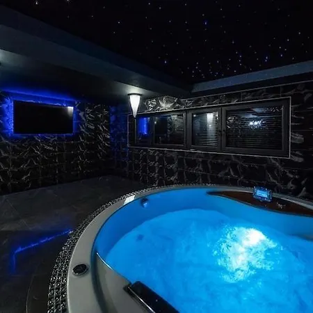 別荘 Luxury Villa, Pool, Sauna, Jacuzzi *