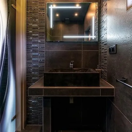 Luxury Villa, Pool, Sauna, Jacuzzi ノヴィ・タルク